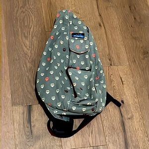Kavu owl rope bag in GREAT condition! Light gray with a bright coral inside!